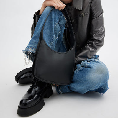 Coach Womens Curve Zip Handbag