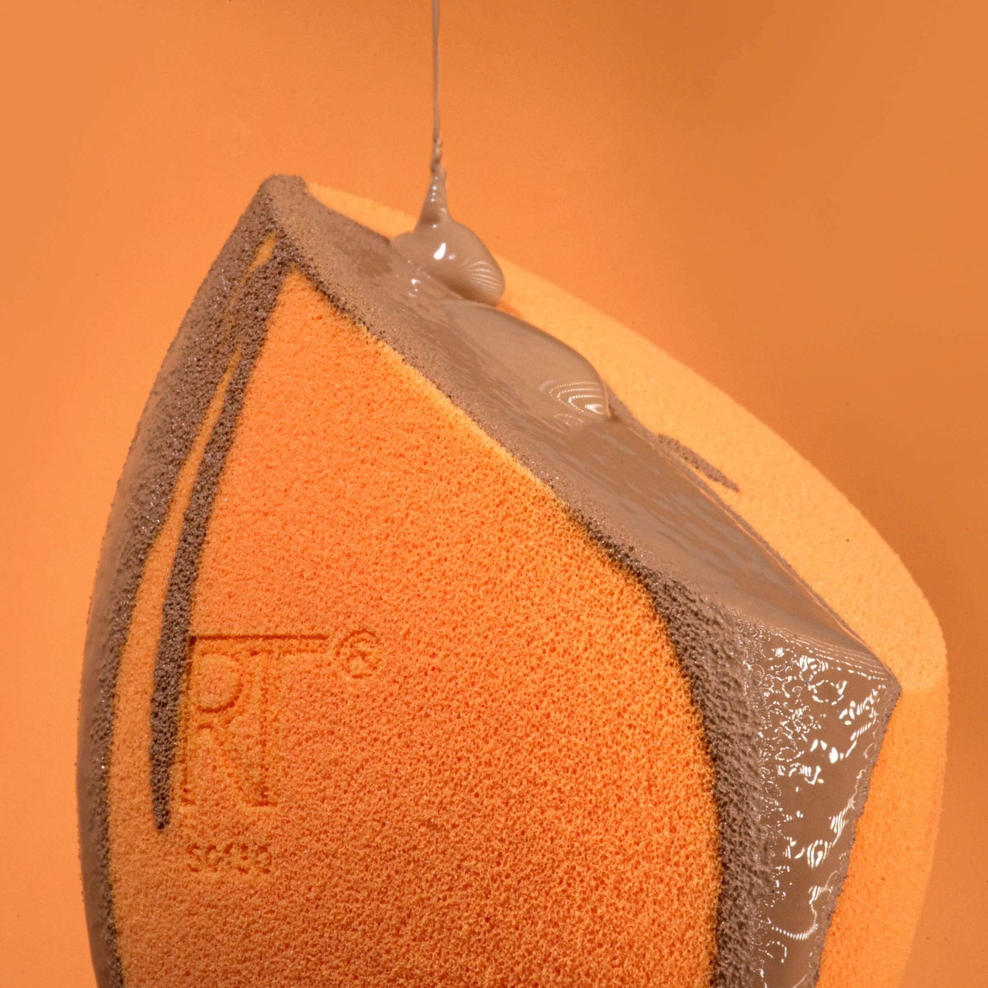 REAL TECHNIQUES-Real Techniques Miracle Complexion Sponge - Brandat Outlet